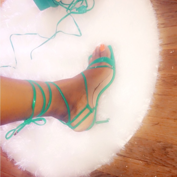 Women’s heels - Picture 1 of 3